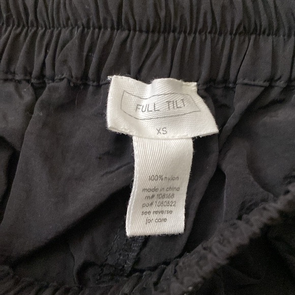 Tilly’s | NWT Black Light Weight Cargo Pants - Picture 3 of 8